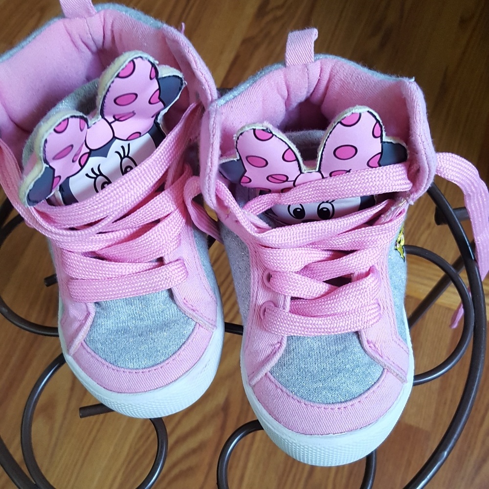 Toddler girl Disney Minnie Mouse Sneakers size 7